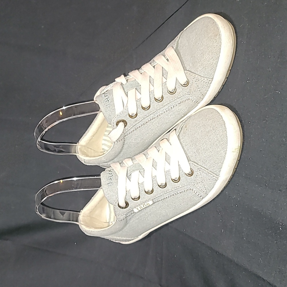 TAOS Womens Shoes Size 6.5 Star Gray Canvas Comfort Lace Up Sneakers Low Top